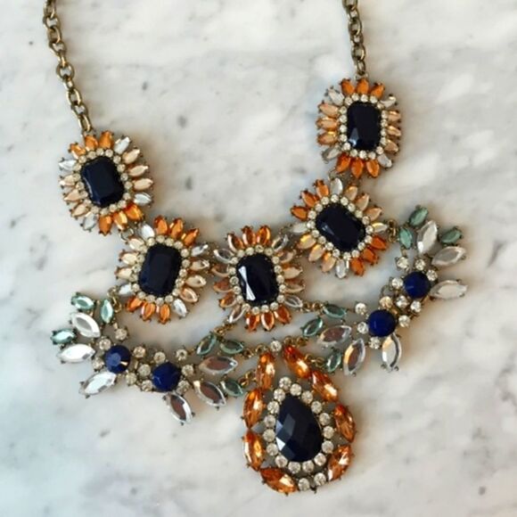 GORGEOUS CRYSTALS MULTICOLORED  NECKLACE PURCHASED IN UPSCALE BOUTIQUE!!!  NWOT! - Picture 3 of 9